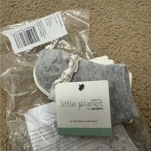 New Little Planet by Carter's Organic Gray Socks - 2-4 Years